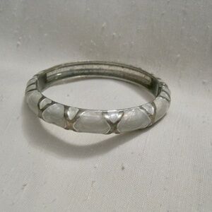 Vintage 80's Hinged Round Clamper Bracelet, Silver Tone & Swirled Cream Enamel.